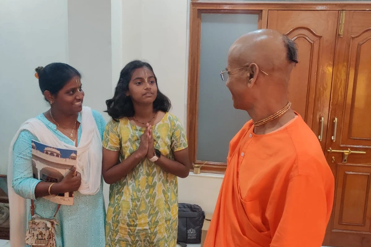 Zenith devotees receiving blessings from H.H. Bhakti Prem Swami Maharaj
