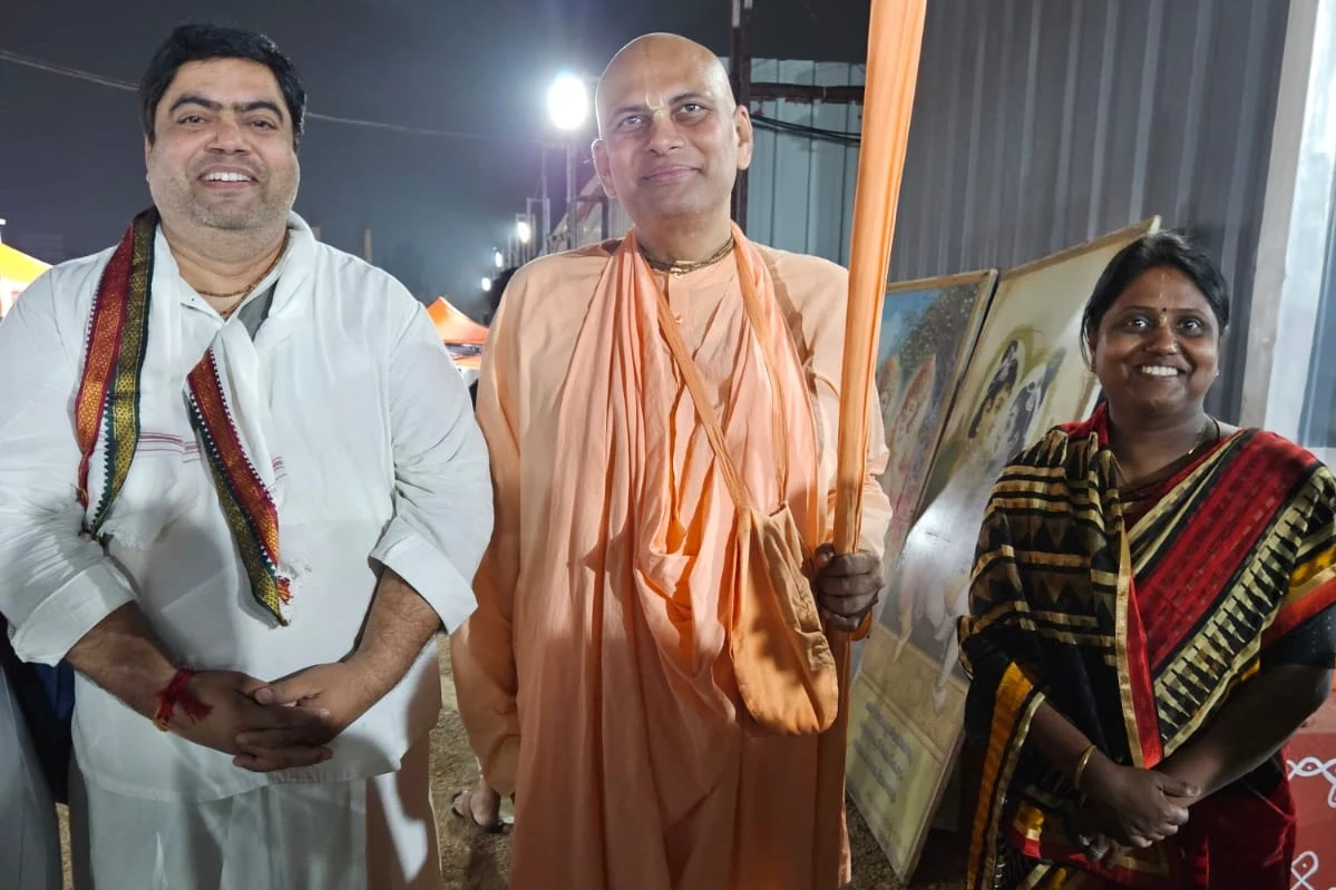 Zenith devotees with H.H. Bhakti Padma Saurabh Pracharak Swami
