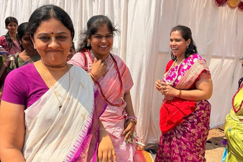 Zenith devotees with Nitai Sevini Mataji